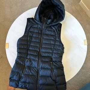 Lululemon Down hooded Vest - black